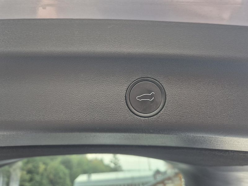 Tesla Model Y ZAMLUVENO ! - fotka 45 z 49