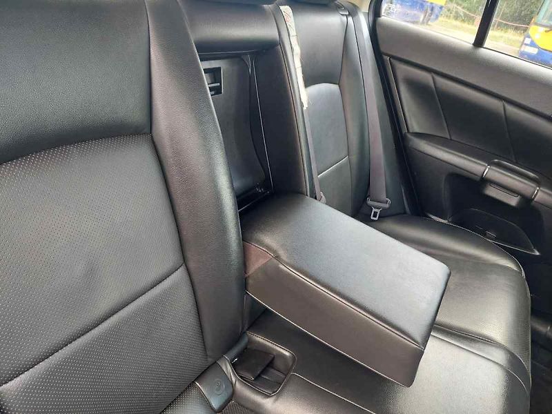 Suzuki Kizashi 2.4 4WD - fotka 28 z 59