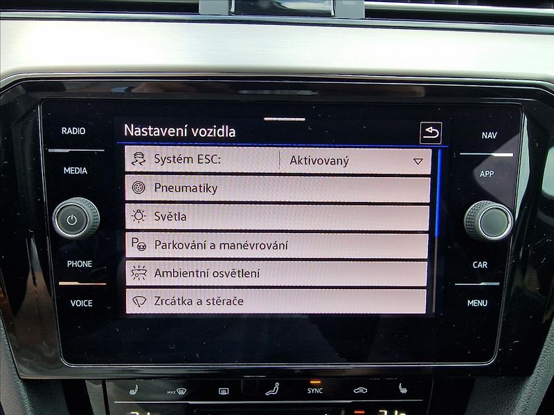 Volkswagen Passat 2.0TDI 147kW 4MOTION DSG Eleg - fotka 30 z 50