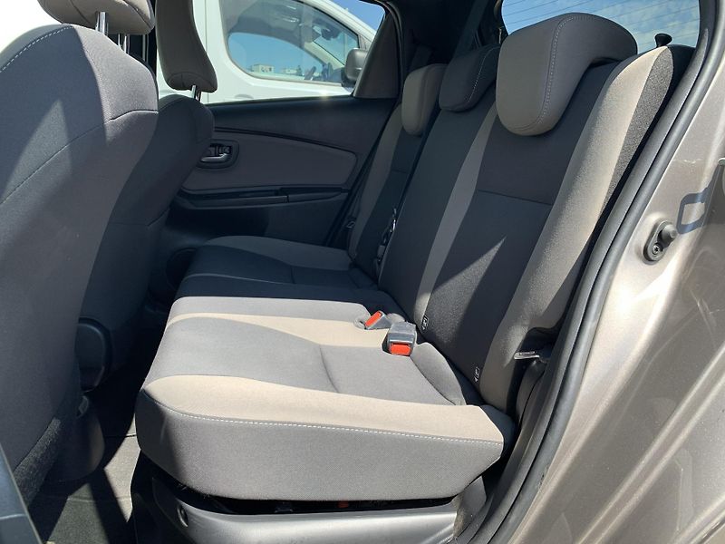 Toyota Yaris SELECTION 1,5 HYBRID 74kW AT - fotka 6 z 26