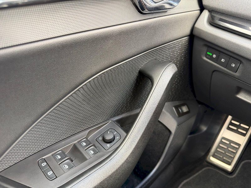 Škoda Octavia (2023) 1.5 TSI 110kW SportLine DSG DC - fotka 10 z 35