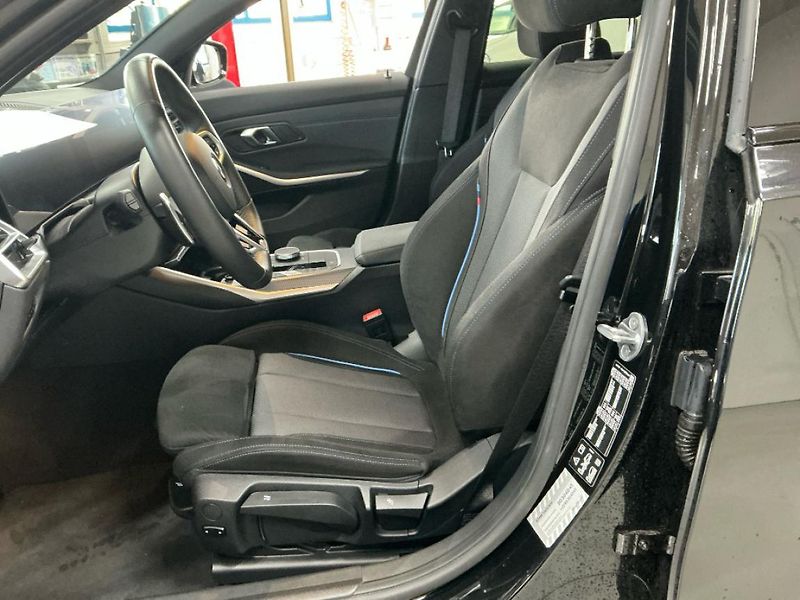 BMW Řada 3 330i xDrive Touring - fotka 8 z 16