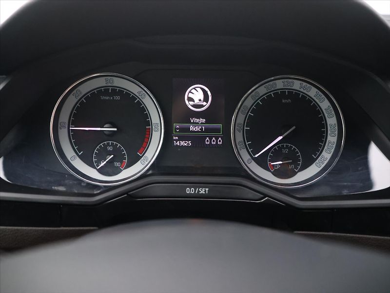 Škoda Superb 2,0 TDI 140kW L&K Navi CZ - fotka 15 z 30