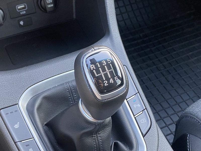 Hyundai i30 1.5TGDi, ČR-1m, Family Smart - fotka 28 z 33