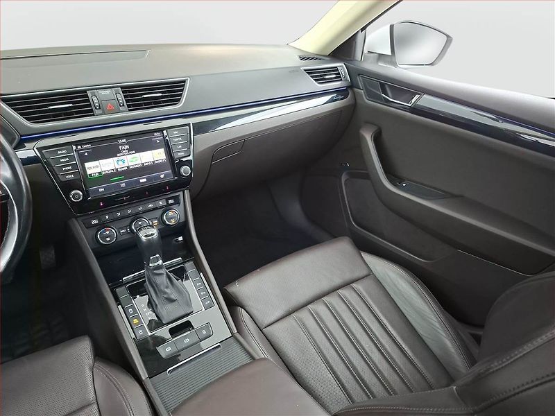 Škoda Superb (2015) Laurin&Klement 2.0 TDI 4x4 - fotka 8 z 25