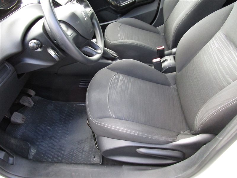 Peugeot 208 1.0i - fotka 12 z 40