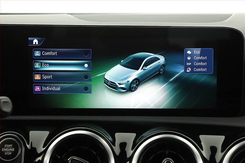 Mercedes-Benz Třídy A (2025) A 200, AMG Line, Navigace - fotka 18 z 23