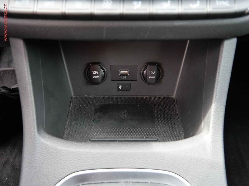 Hyundai i30 (2024) 1.5 DPi, 1.maj,ČR, Family - fotka 16 z 24