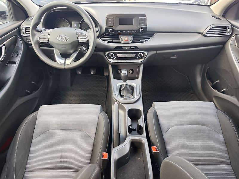 Hyundai i30 1.5i/81kW Start Plus - fotka 11 z 26