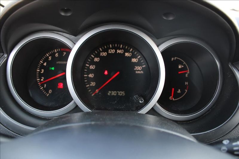 Suzuki Grand Vitara 2,0 i + LPG  LPG,4 x 4,TAŽNÉ - fotka 16 z 27