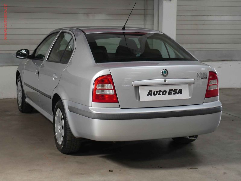 Škoda Octavia (2010) 1.9 TDi, AC, temp - fotka 4 z 16