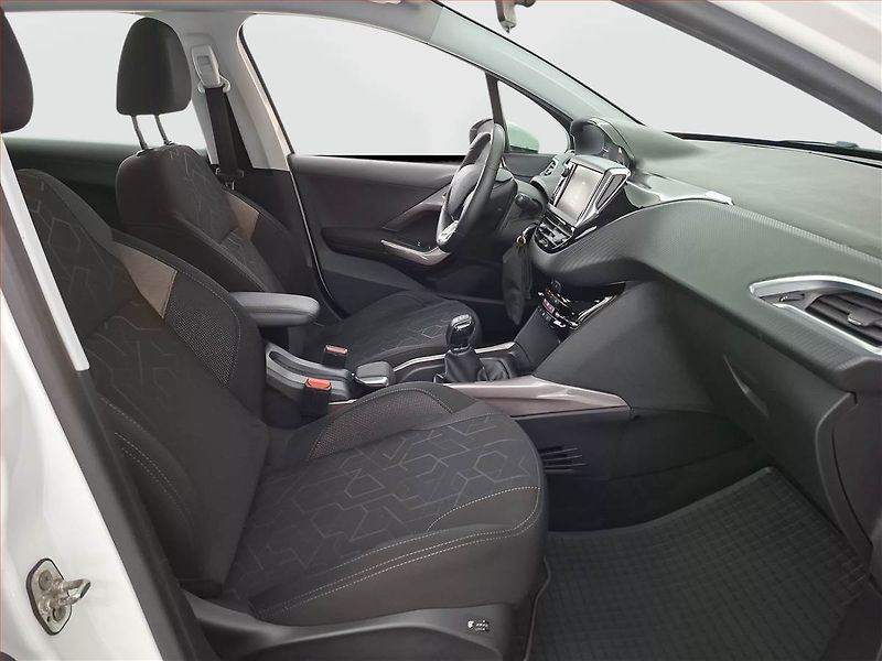 Peugeot 2008 (2016) 1.2 PureTech, Tempomat - fotka 9 z 15