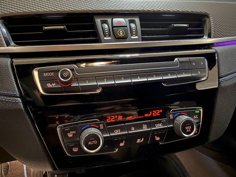 BMW X2 xDrive20i M-Sport LED 1.Maj - fotka 24 z 36