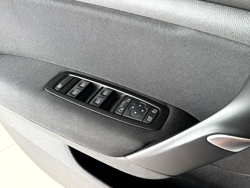 Renault Mégane 1,2TCe 96kW*Tempomat*LED*Navi - fotka 29 z 34