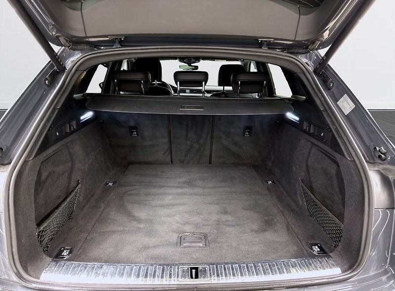 Audi Q8 e-tron 50 Q Kamera Tažné Ambient B&O - fotka 6 z 13
