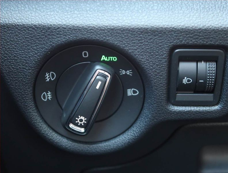 Škoda Kamiq (2025) 1.0 TSI, Drive - fotka 18 z 21