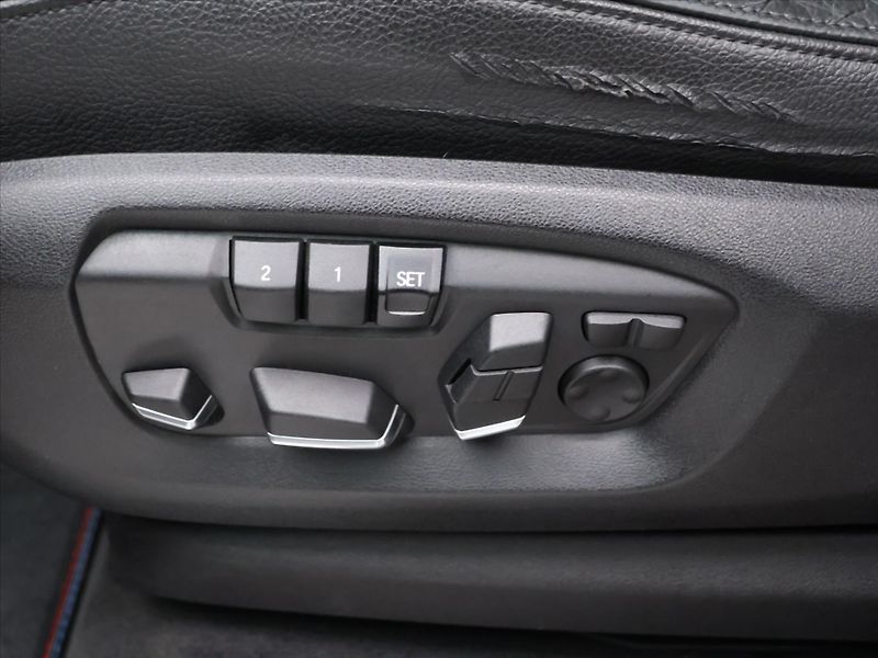 BMW X5 3.0 M50d 280kW xDrive - fotka 17 z 45
