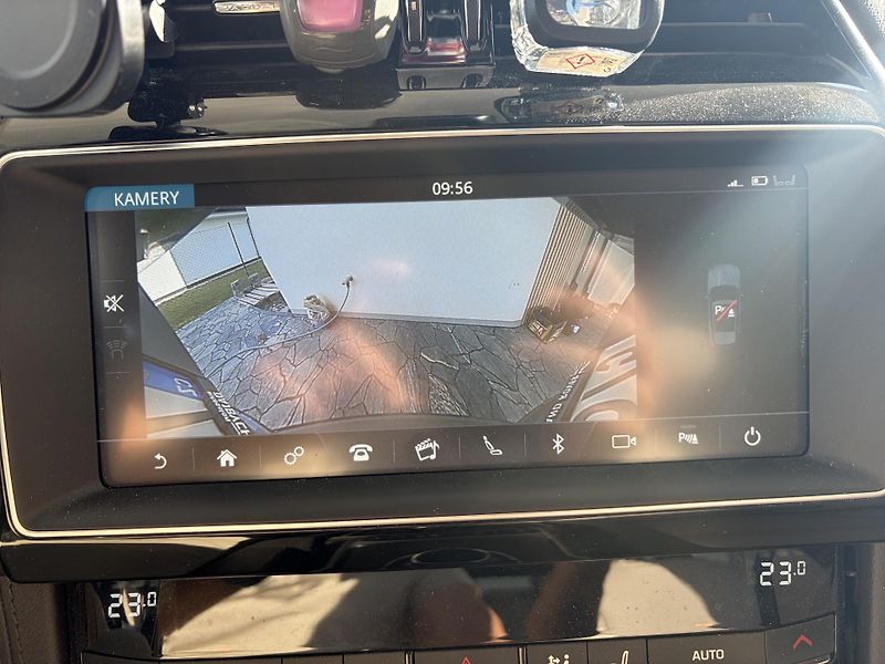 Jaguar F-Pace (2019) 20d 4x4 Prestige - fotka 10 z 11
