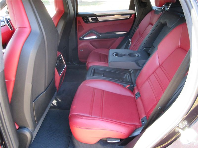 Porsche Cayenne 4,0 Turbo, Coupe, Chrono Matri - fotka 16 z 46