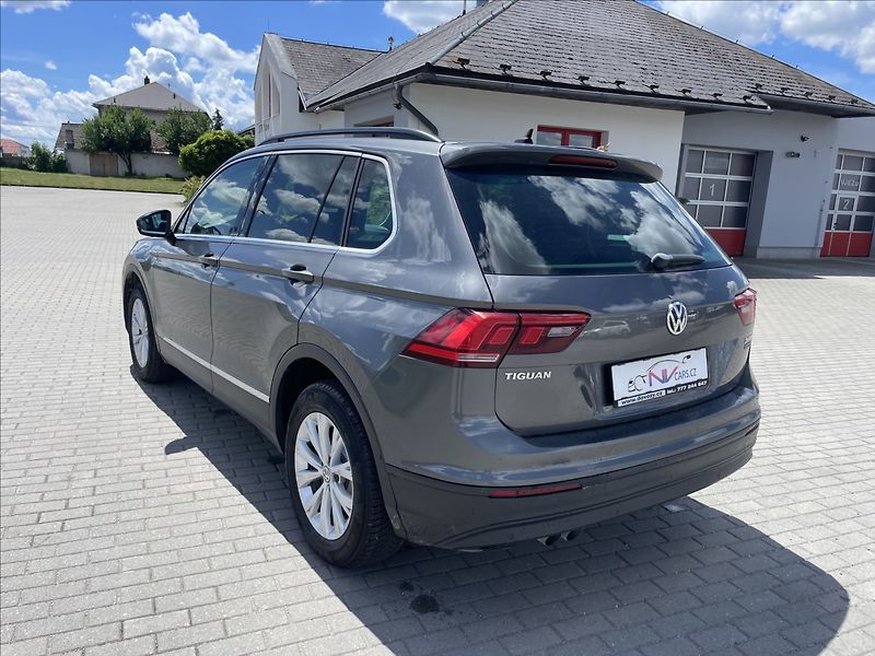 Volkswagen Tiguan 2,0 TDi 110kw DSG 4-matic bez - fotka 3 z 36