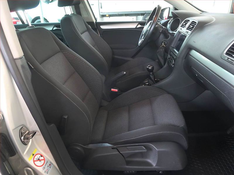 Volkswagen Golf (2012) Comfortline 1.2 TSI, Navi - fotka 9 z 14