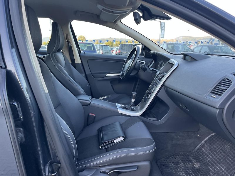 Volvo XC60 (2010) 2.4 D  129 kW - fotka 9 z 12