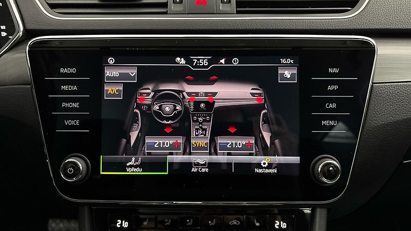 Škoda Superb 2.0 TDI DSG Style Combi - fotka 27 z 28
