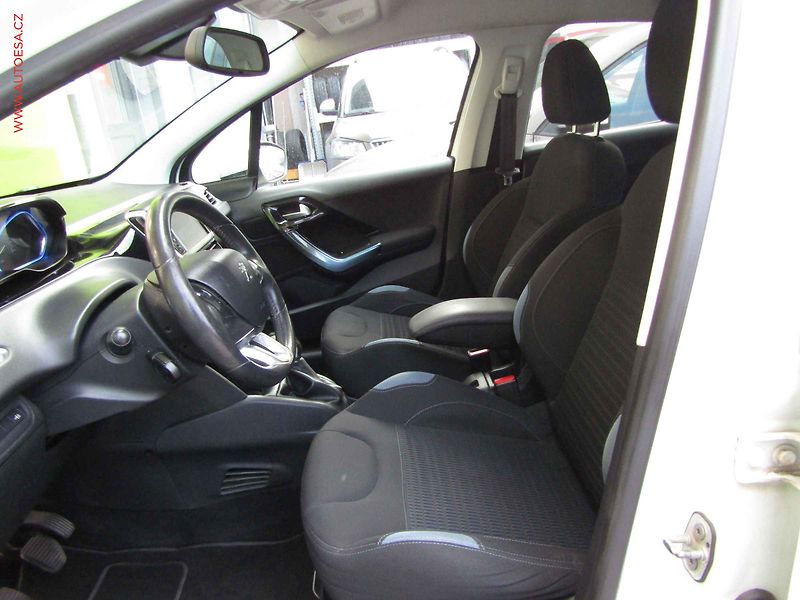 Peugeot 208 (2013) 1.2PT, ČR, AC, park.čidla - fotka 9 z 16