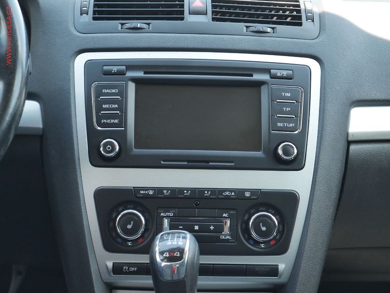 Škoda Octavia (2013) 2.0 TDI 4x4, ČR, Bixenon, AC - fotka 11 z 24