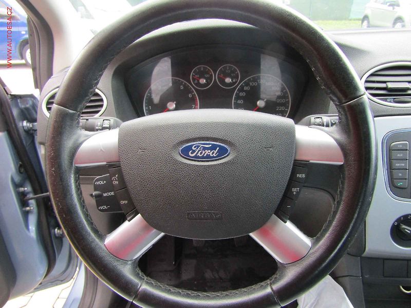 Ford Focus (2007) 1.6i, ČR, AC - fotka 14 z 16