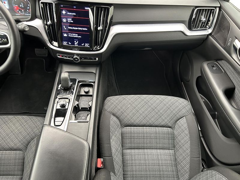 Volvo V60 2.0  B4 4x4 Cross Country PRO - fotka 18 z 25