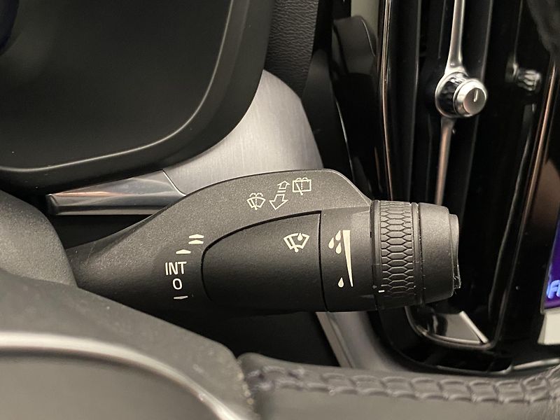 Volvo XC60 B4 AWD MOMENTUM AUT  - fotka 22 z 47