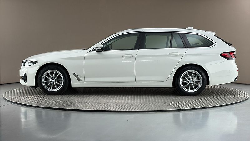 BMW Řada 5 2.0 520d At Touring - fotka 4 z 33