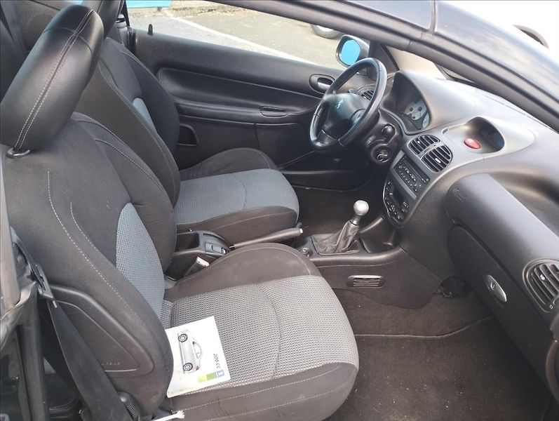 Peugeot 206 1,6 80KW  CC - fotka 9 z 11