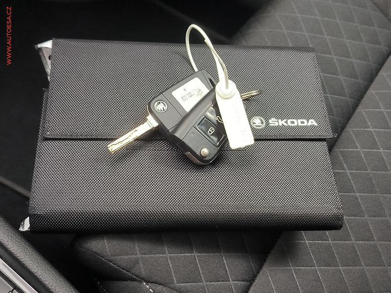 Škoda Superb (2017) 1.4 TSi, Style, bixen, panor - fotka 23 z 23