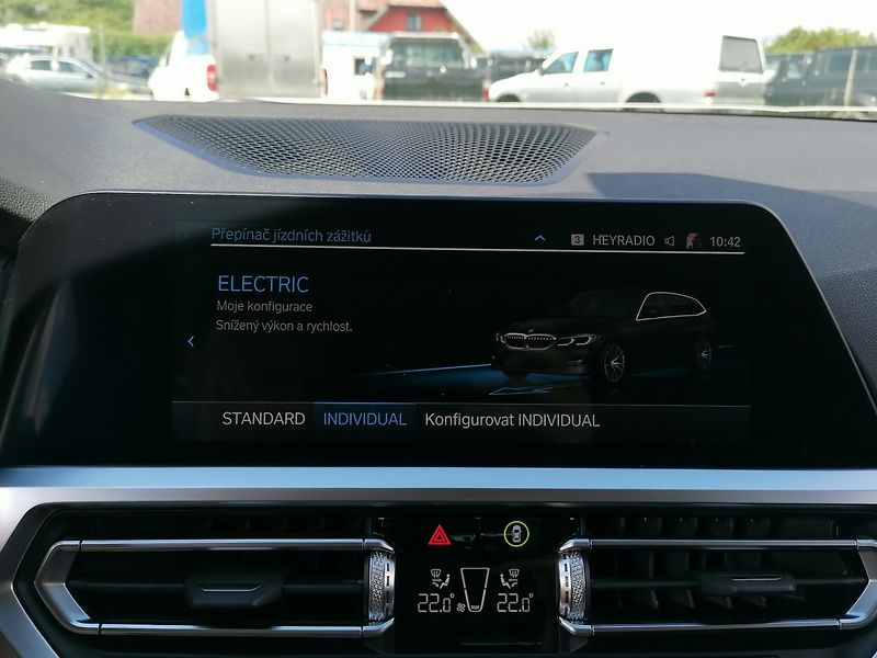 BMW Řada 3 (2022) REZERVACE! 320e PHEV - fotka 20 z 42