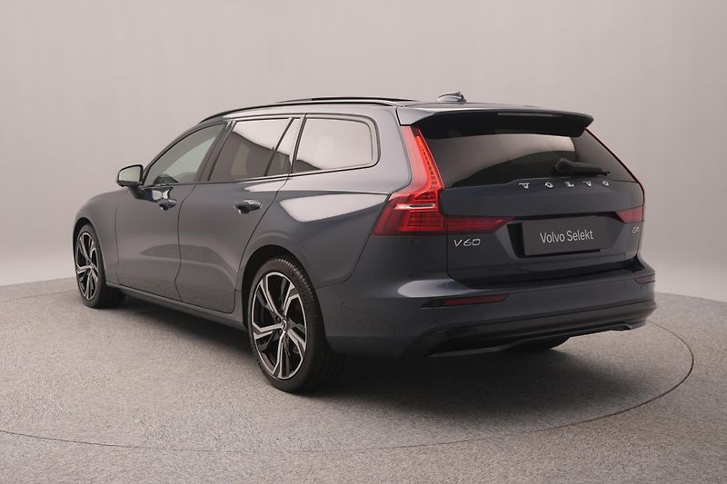 Volvo V60 B4 DARK PLUS AUT  - fotka 9 z 49