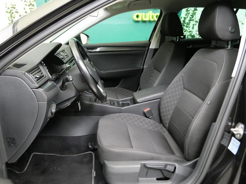 Škoda Superb - fotka 11 z 23