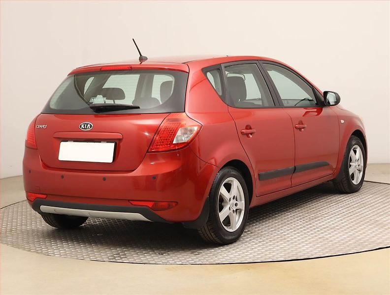 Kia Ceed (2011) 1.4 CVVT, nová STK - fotka 5 z 16