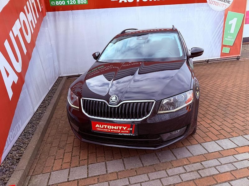 Škoda Octavia 2.0 TDi DSG Style, Navi - fotka 2 z 25