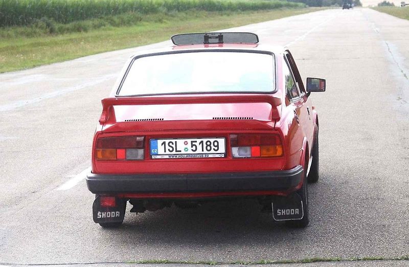 Rapid byl před vznikem Favoritu nejlepší a nejdražší Škodou. Ovšem za západní konkurencí i tak hodně zaostávala