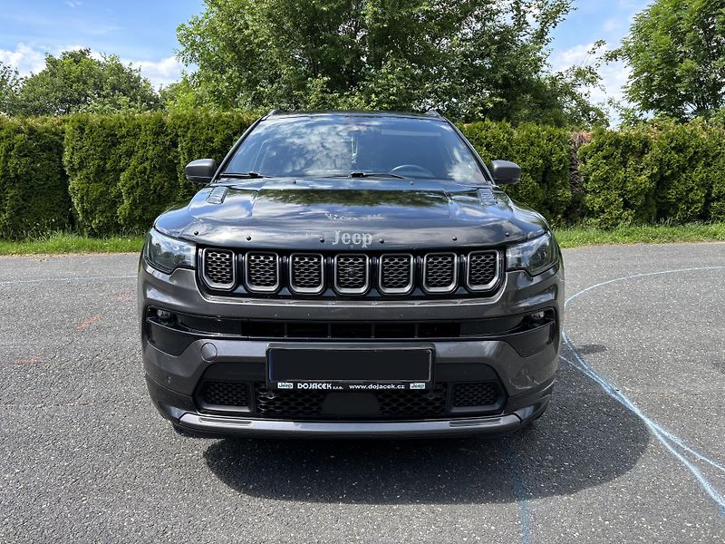 Jeep Compass (2022)  1.3 T-GDI Servis Knih 80th ČR - fotka 2 z 42