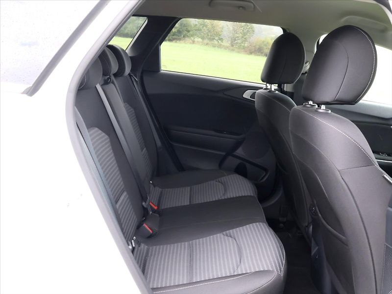 Kia Ceed 1,5 T-GDI 117kW DCT TOP DPH CZ - fotka 11 z 29