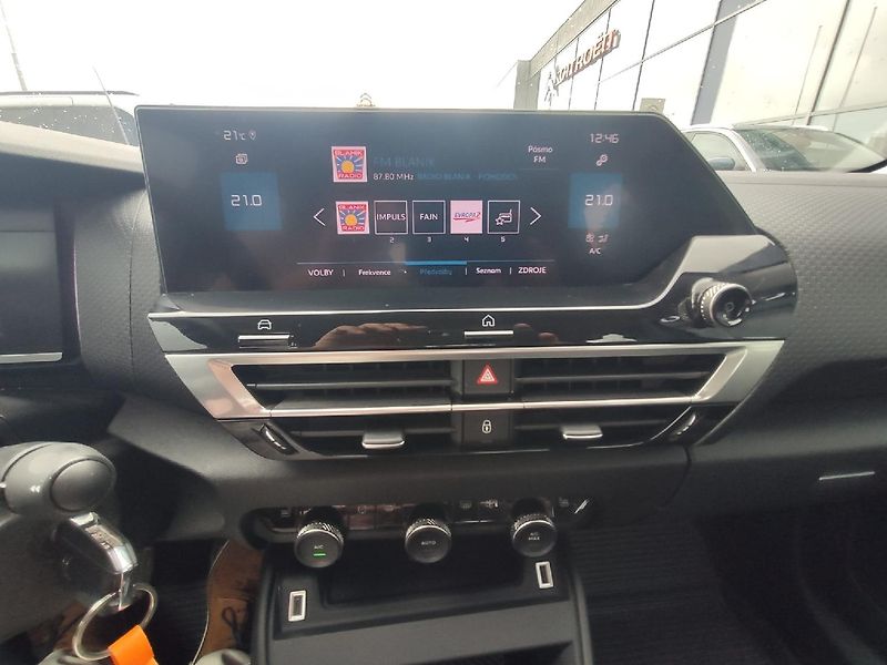 Citroën C4 (2021) C4 FEEL 1.2 130k MAN6 navigace - fotka 27 z 36