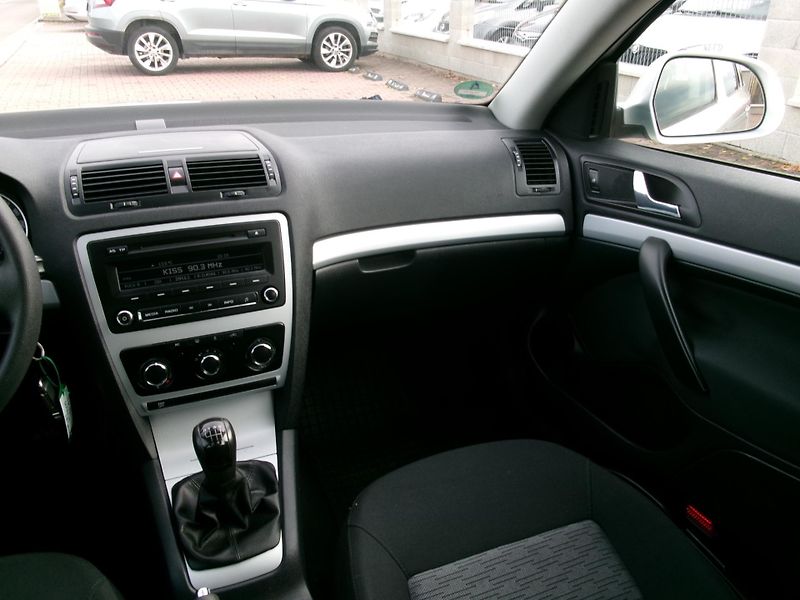 Škoda Octavia (2009) 1,4TSI KLIMA TEMP rozvody - fotka 14 z 32