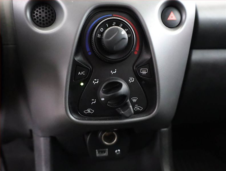 Toyota Aygo (2018) 1.0 VVT-i, Serv.kniha - fotka 9 z 16