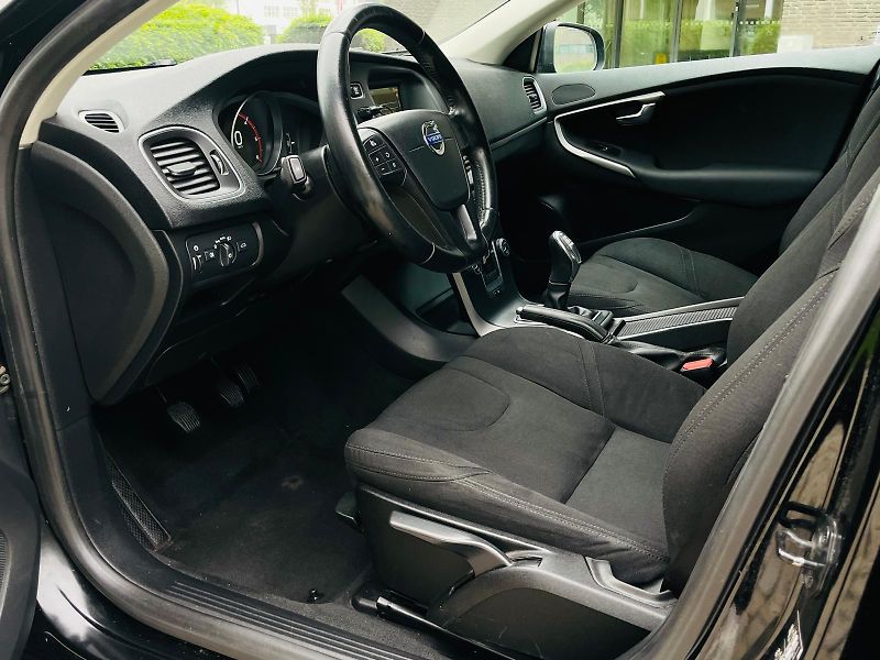 Volvo V40 2.0D3 5VÁLEC MANUÁL 1MAJITEL - fotka 27 z 41