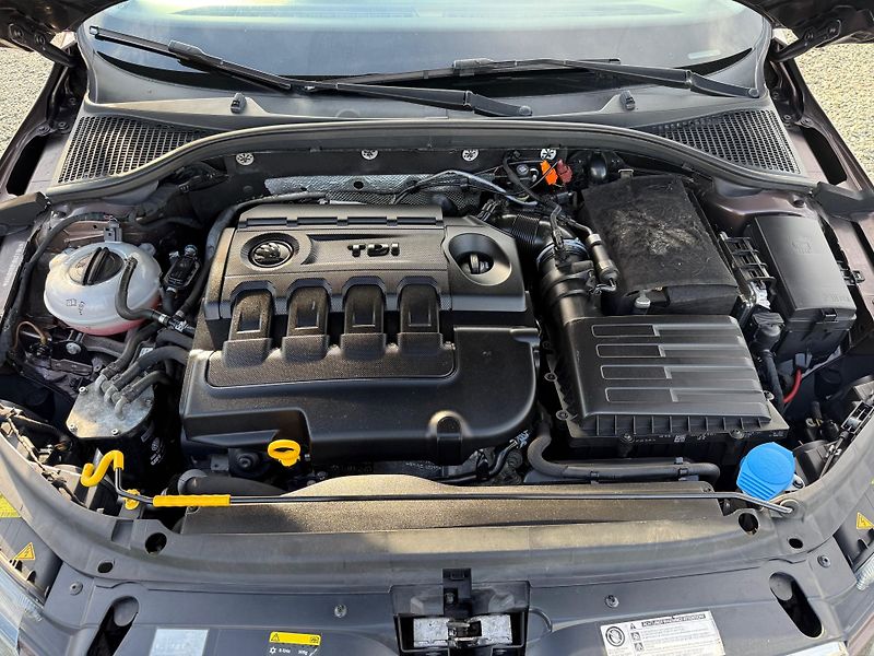 Škoda Octavia 2.0 TDI ELEGANCE - fotka 13 z 13
