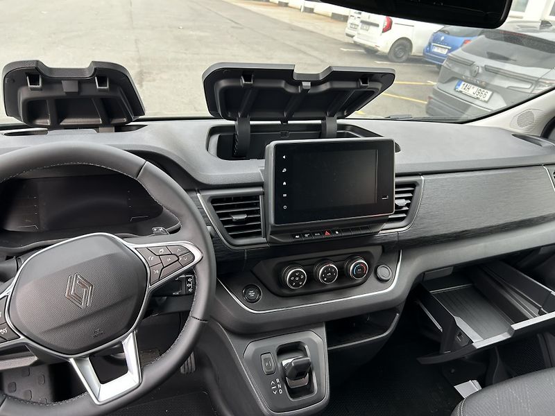 Renault Trafic (2025) COMBI L2H1 170k AT9 RED 8 MÍST - fotka 15 z 32