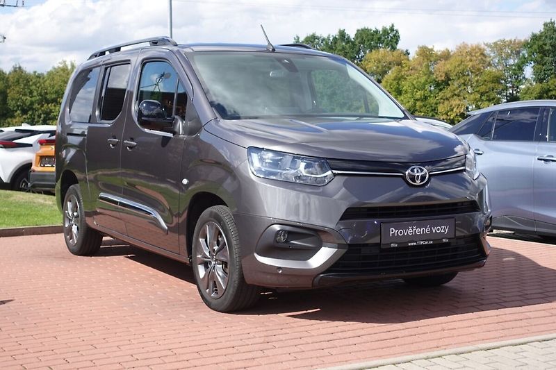 Toyota ProAce City Verso 1.5D-4D M/T Family 7míst - fotka 3 z 32